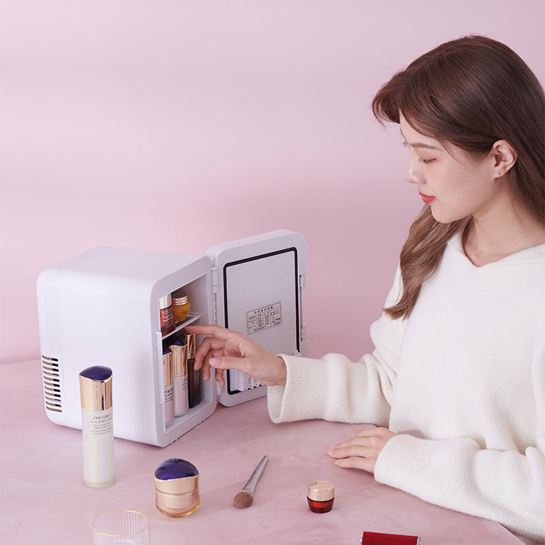 Mini Frigider pentru Cosmetice 4L cu Oglindă și LED, Funcție Răcire și Încălzire, Portabil 220V, Organizare Produse Beauty și Skincare, Alb / Roz