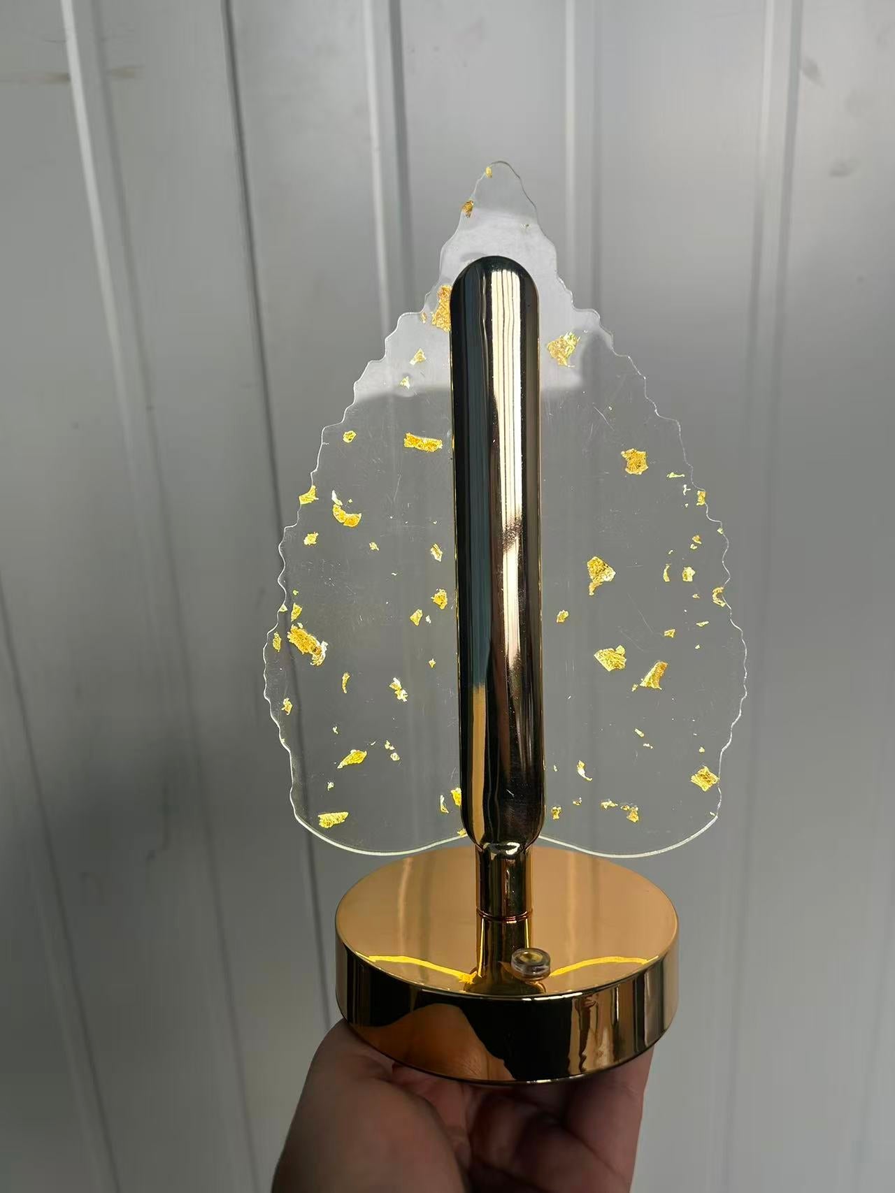 Lampă LED Decorativă în Formă de Frunză, Touch Dimabil, Reîncărcabilă USB, Bază Aurie Premium – 3 Culori de Lumină, Iluminare Ambientală Elegantă