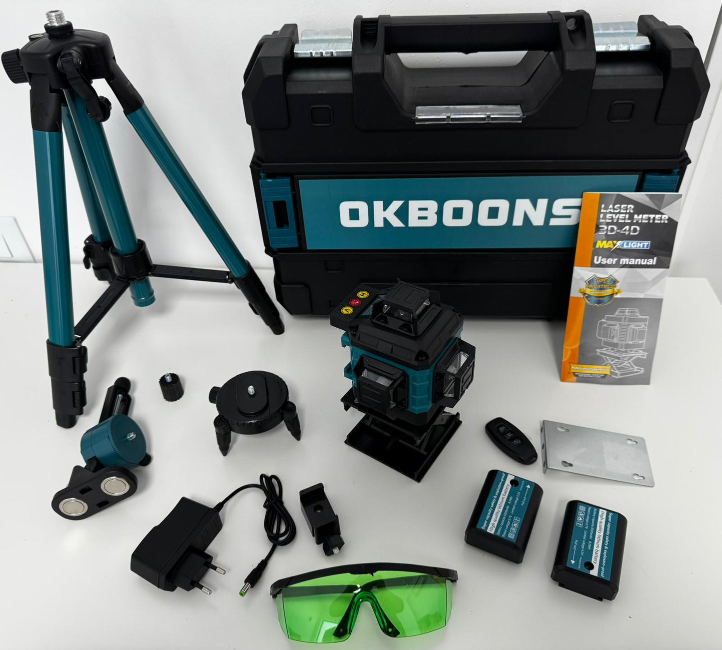 Nivel Laser 4D Profesional – 16 Linii, Auto-Nivelare, USB, 2 Baterii, Suport Ajustabil 1 m