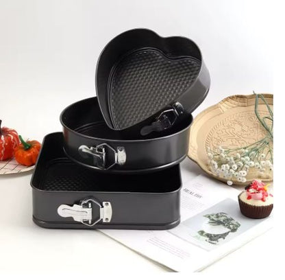 Set 3 Tăvi pentru Tort cu Fund Detașabil – Forme Rotundă, Pătrată și Inimă (24/26/28 cm), Antiaderente, pentru Cheesecake, Pandișpan și Prăjituri
